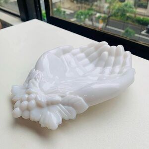 ❤️Early 20th Century Hands Cup in Pale Opaline